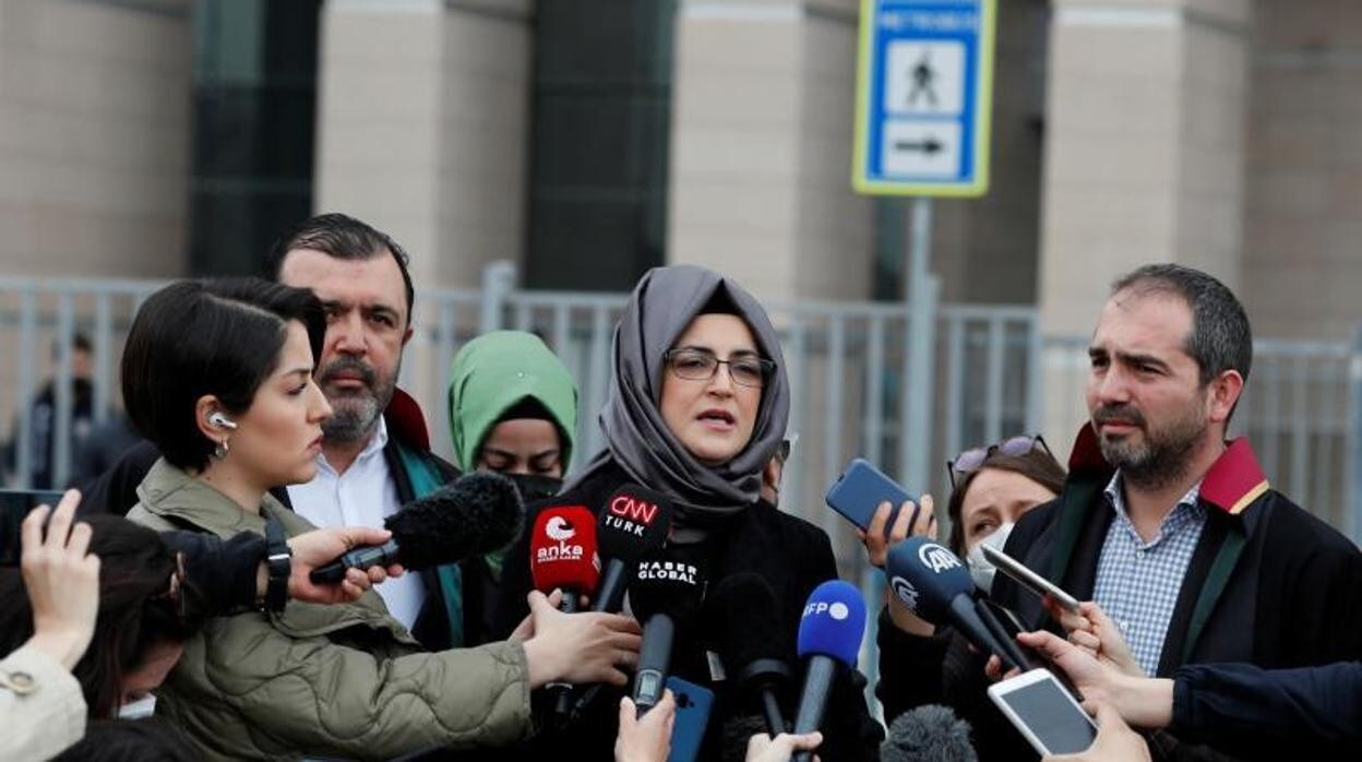 La novia turca de Khashoggi habla frente al tribunal de Estambul