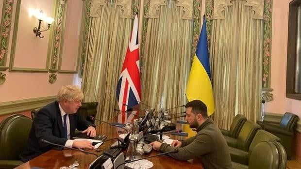 Boris Johnson realiza una visita sorpresa a Kiev para reunirse con Zelenski