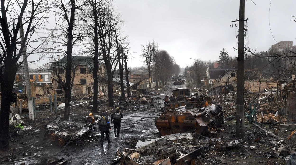 Tanques rusos destruidos en los alrededores de Kiev
