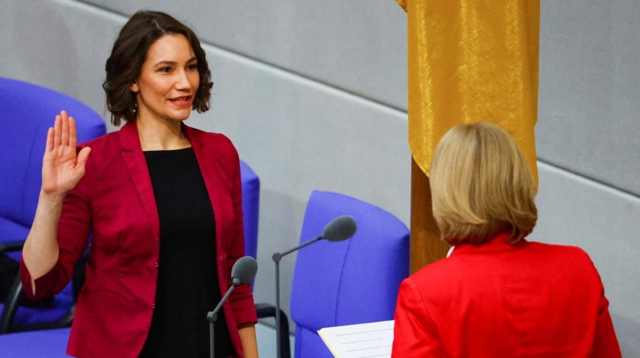 Anne Spiegel, durante la jura de su cargo como ministra de Familia el pasado diciembre en el Bundestag