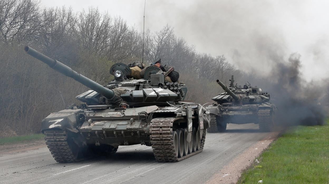 Tanques prorusos por carreteras ucranianas