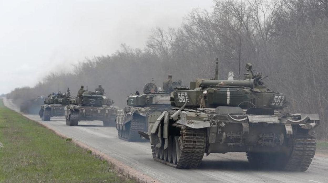 Tanques rusos cerca de Mariúpol