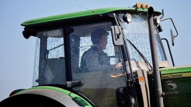 Tropas rusas saquean tractores por valor de 5 millones euros y Ucrania logra inutilizarlos de forma remota