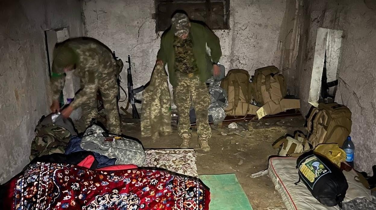 Soldados ucranianos en un refugio de Lysychansk, en el Donbass