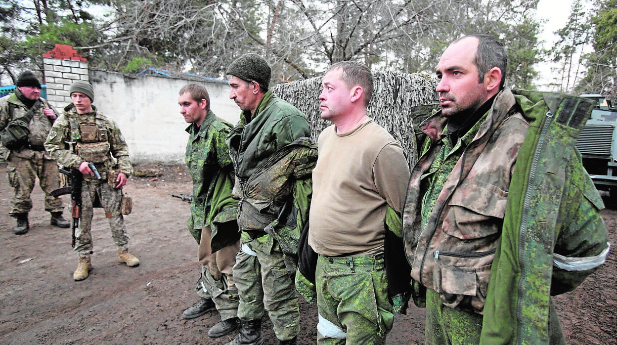 Soldados prorrusos detenidos por tropas ucranianas cerca de Lugansk