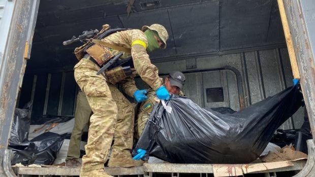«Los rusos son enviados a luchar en masa, como hordas de zombis»