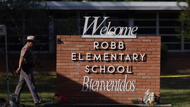 El autor de la masacre de la escuela de Texas se atrincheró con todas las víctimas antes de matarlas