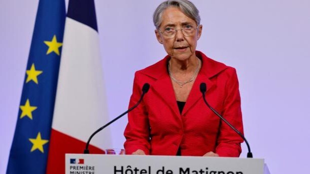 Crisis en el Elíseo: Macron rechaza la dimisión presentada por la primera ministra Élisabeth Borne