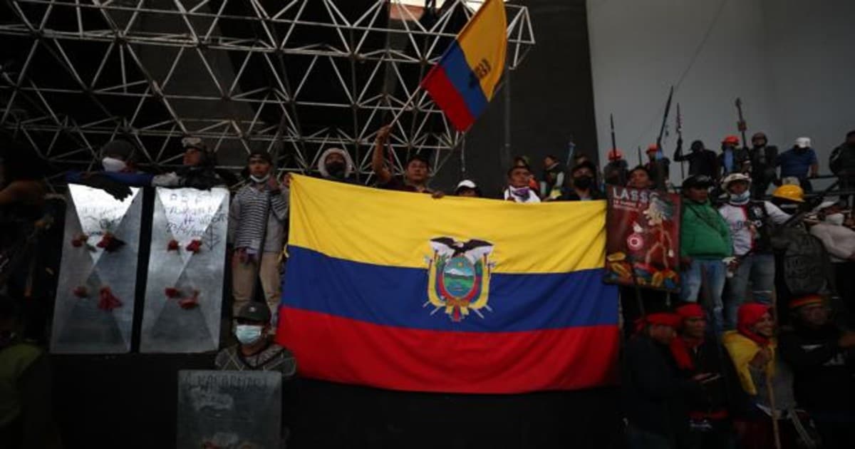 Campesinos ingresan este jueves a la sede de la Casa de la Cultura, en Quito