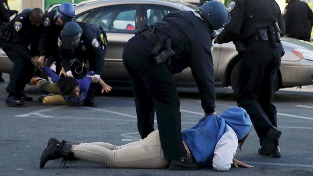 Los detenidos ya no podrán demandar a la Policía por no leerle sus derechos, según el Supremo de EE.UU.