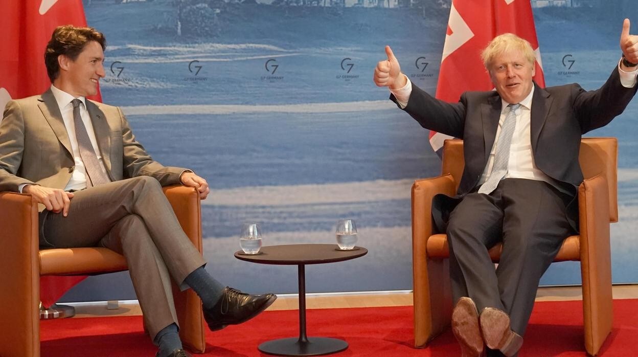 El primer ministro canadiense, Justin Trudeau, y el del Reino Unido, Boris Johnson, en el G-7