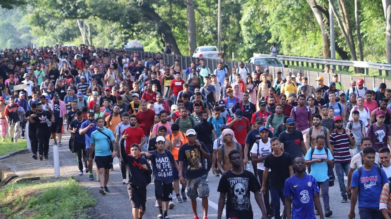 Una nueva caravana parte de la frontera sur de México hacia Estados Unidos, reclamando seguridad y libre tránsito