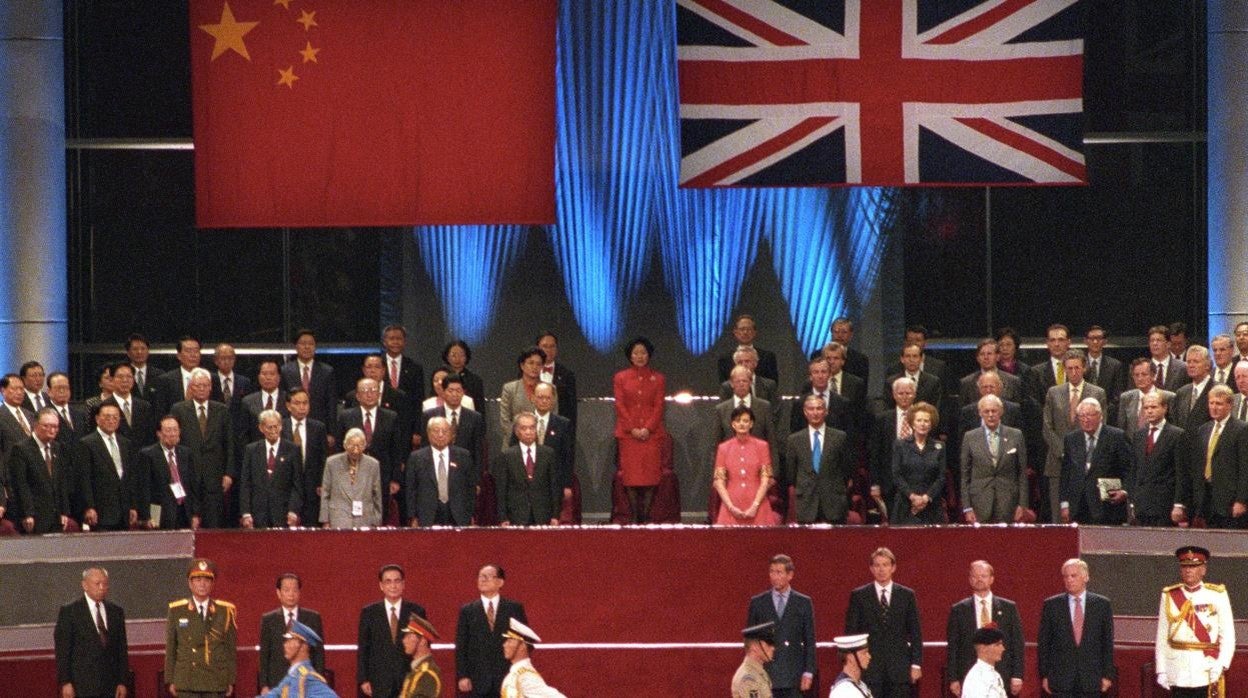 La ceremonia en la que el Reino Unido devolvió Hong Kong a China el 1 de julio de 1997