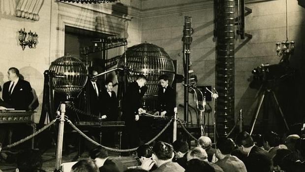 La primera retransmisión en TVE de la lotería en 1962