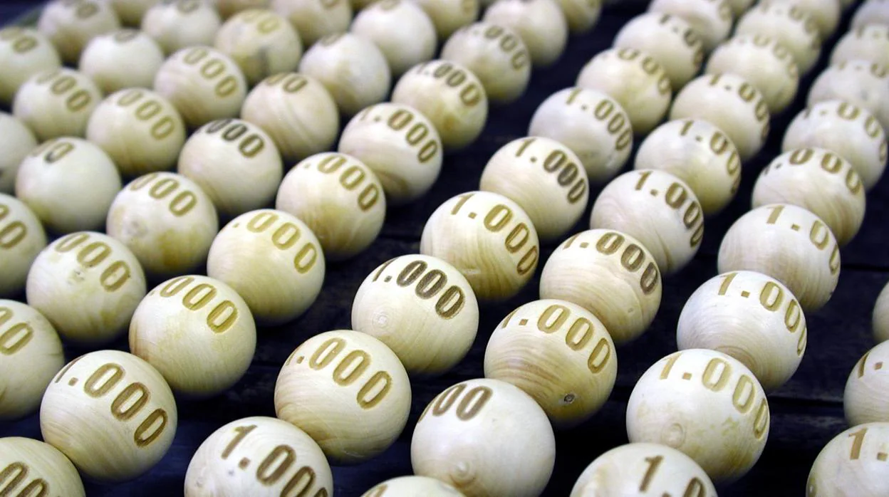 Imagen de las bolas que entrarán en el bombo en el sorteo de la Lotería de Navidad.