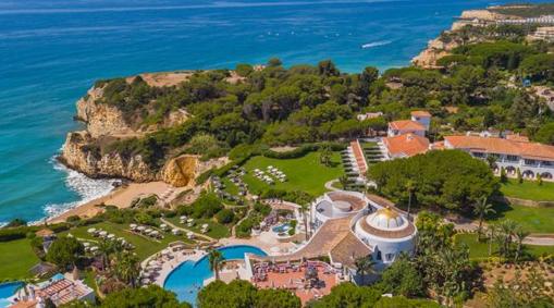 Piscinas infinitas, acceso a la playa, spa y restaurante con estrella Michelín