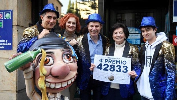 El número 42833 se lleva el primer cuarto premio de la Lotería de Navidad 2021