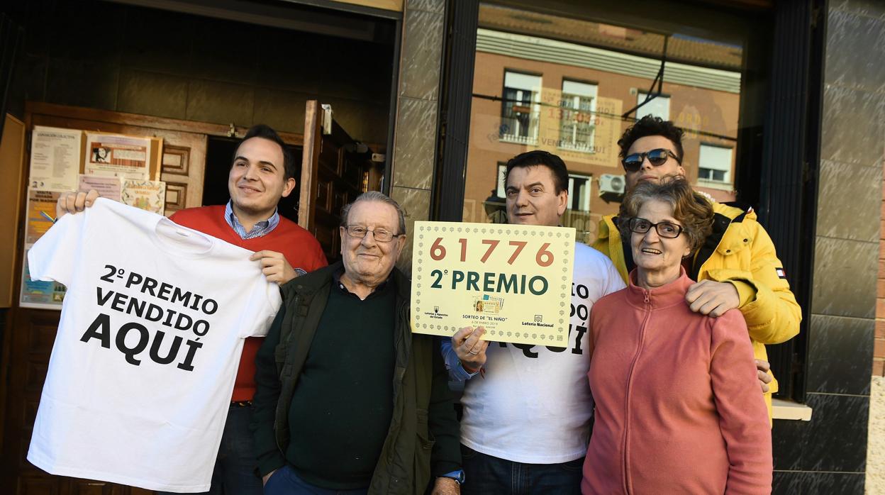 Compradores afortunados del segundo premio de la Lotería