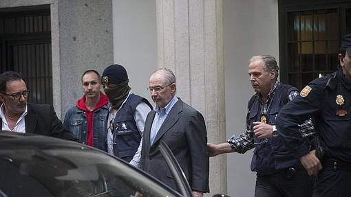 Rodrigo Rato siendo detenido en su domicilio