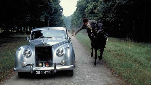 El Silver Cloud de 1962 con Bond trtando de acceder mientras cabalga, en 'Panorama para matar'