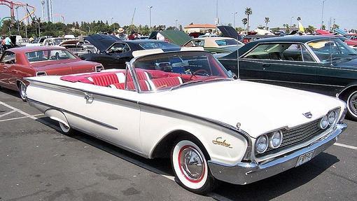 Ford Galaxie Sunliner en 'Diamantes para la eternidad'