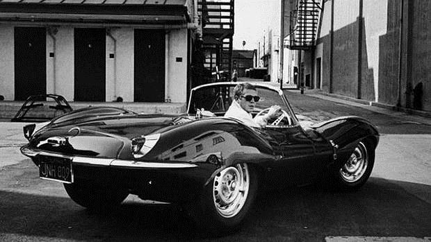 Steve McQueen creo moda a bordo de un Jaguar XK SS