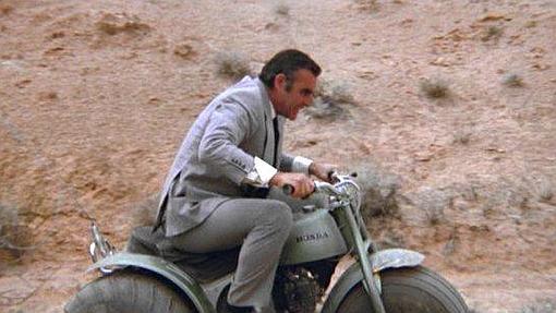 Bond (Sean Connery) sobre el trike de Honda en 'Diamantes para la eternidad'