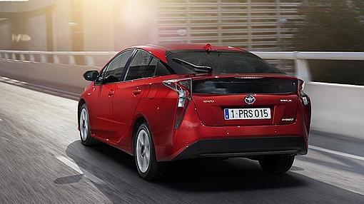 La vista trasera del Toyota Prius sigue siendo particular