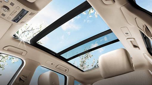 De serie trae un techo solar eléctrico enorme