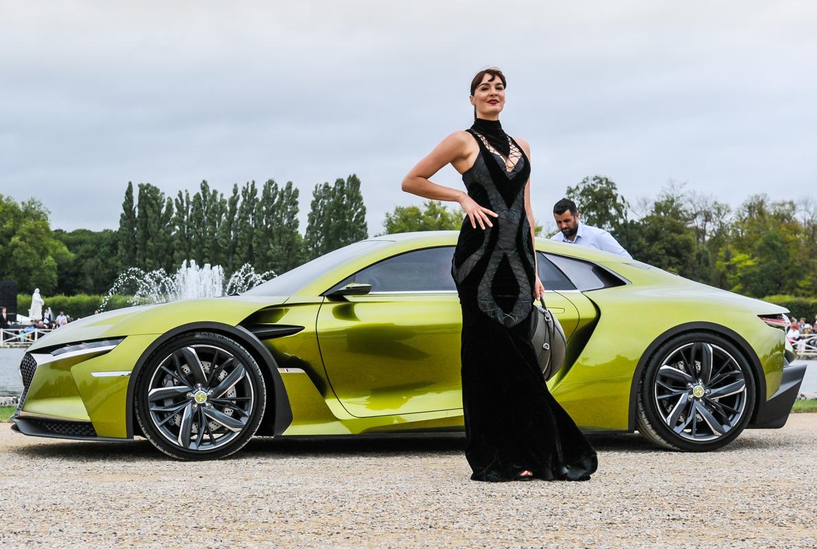 Concurso de Elegancia de Chantilly: coches de lujo acompañados por modelos de ensueño