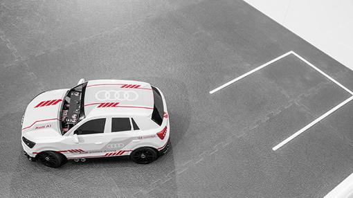 El Audi Q2 concept aparcando por si mismo