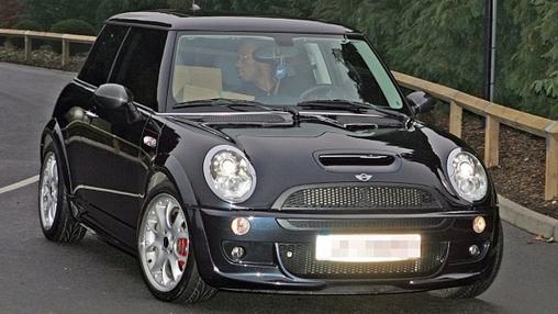 Drogba prefiere un rápido MINI Cooper S...
