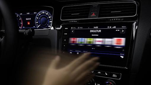 La pantalla del sistema Discover Pro del nuevo Volkswagen Golf se maneja mediante gestos