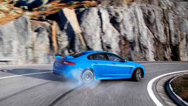 Subviraje y sobreviraje: lo que hay que saber para no perder el control del coche