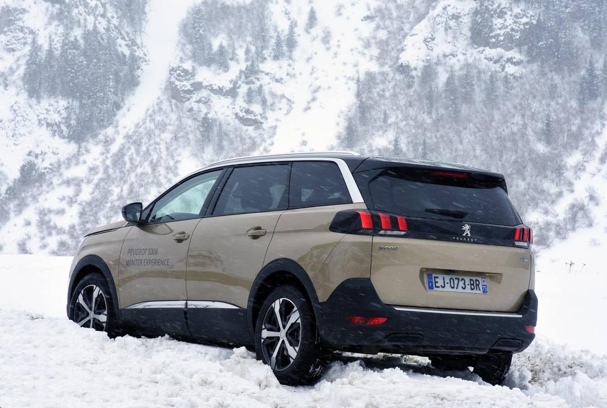 Peugeot 5008, a prueba sobre hielo y nieve