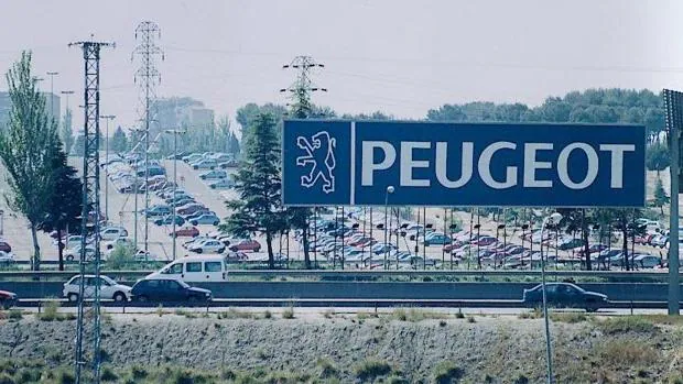 Fábrica PSA de Madrid en 1998, todavía bajo la denominación Peugeot y hoy bajo la de PSA