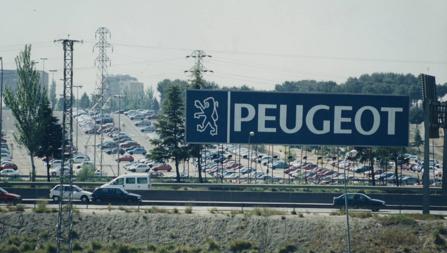 Campa de vehículos de Peugeot en Madrid en 1988