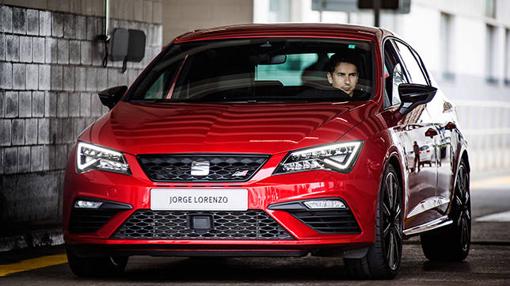 Jorge Lorenzo a los mandos de su nuevo Seat León Cupra de 300 caballos