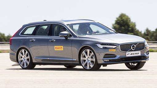 A bordo de los nuevos Volvo V90 los Pirelli P Zero se comportaron en el eslalon como en casa