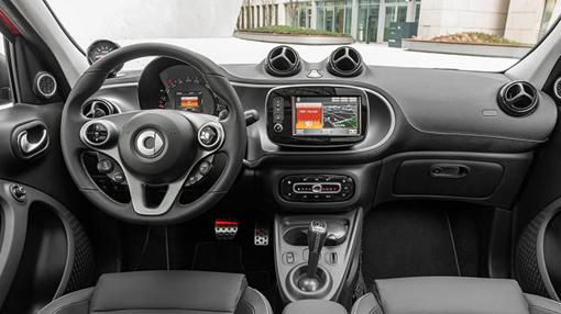 Todo en su sitio y con un acceso fácil en el salpicadero