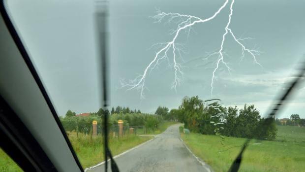 Consejos para conducir seguros en medio de una tormenta