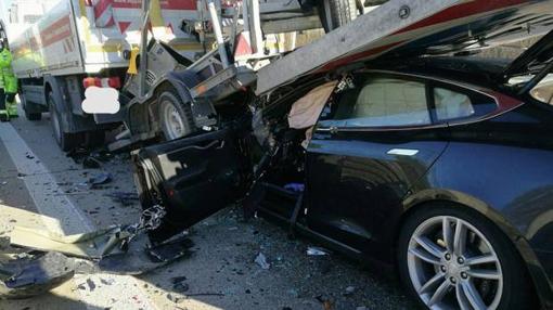 En un coche autónomo quién tiene la responsabilidad el fabricante o el conductor