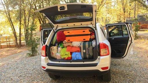 Así tampoco se puede llenar el maletero. Debemos ver a través del espejo retrovisor