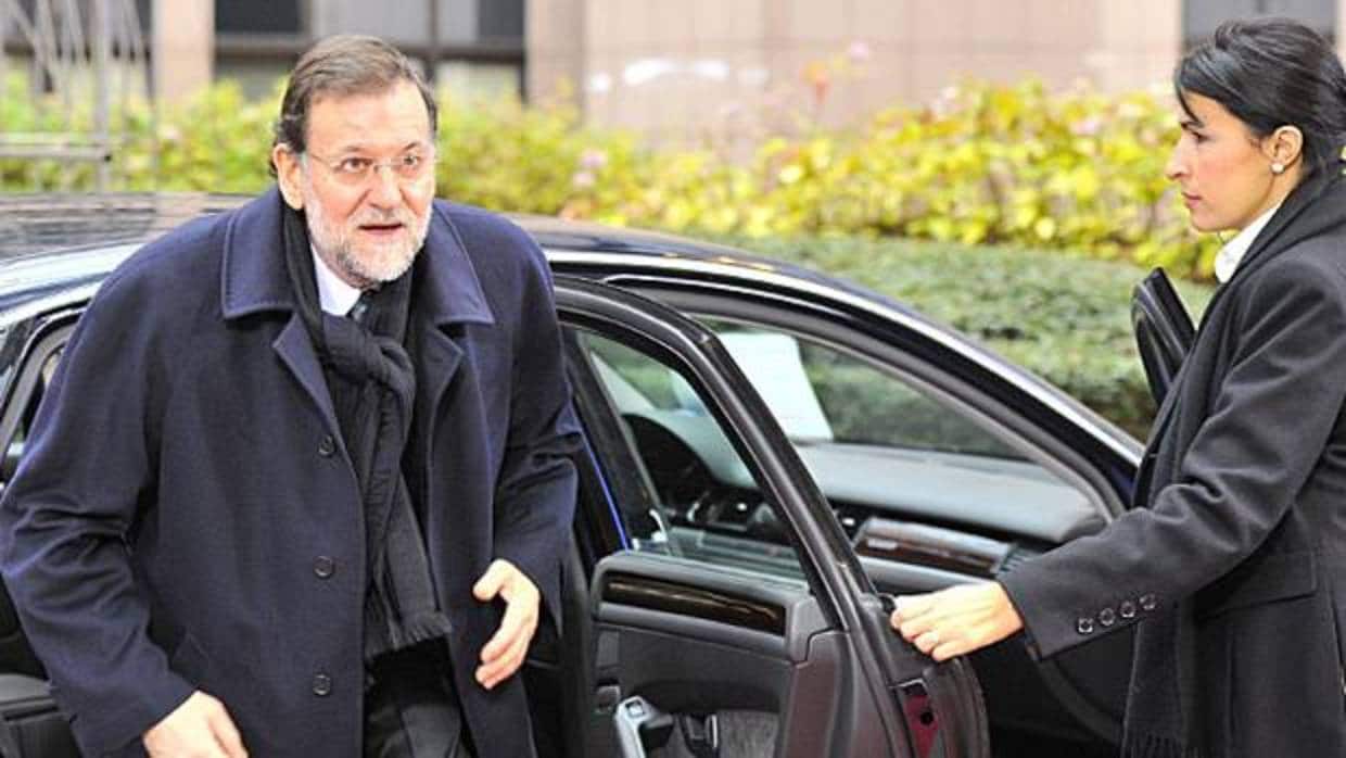 El presidente del Gobierno, Mariano Rajoy, bajando de un coche oficial en Bruselas