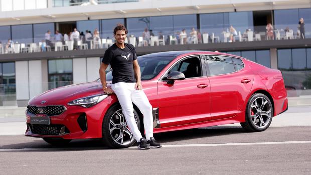 Rafa Nadal estrena coche: el nuevo Kia Stinger