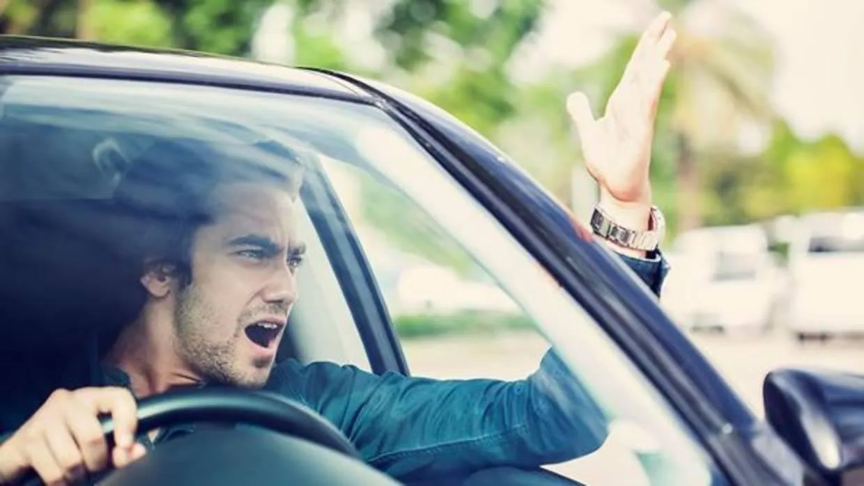 La conducción puede crear situaciones extremas que acaben en decisiones agresivas