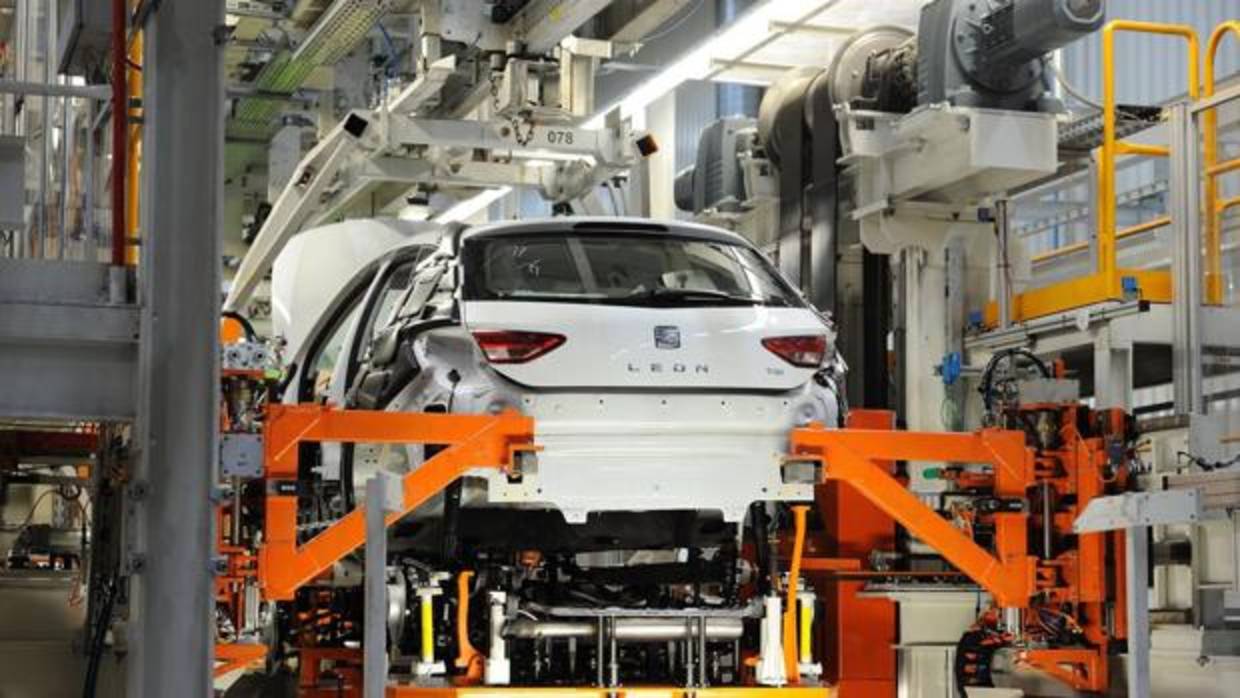 La fábrica de coches de futuro necesitará hasta un 30 % menos de trabajo