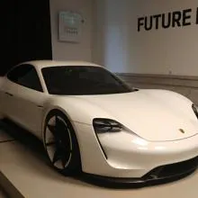 El Mission E, protagonista del nuevo espacio temporal de Porsche en Madrid