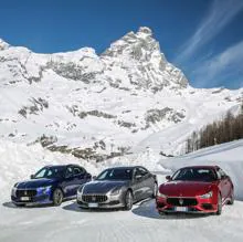 La gama Maserati sobre nieve en Los Alpes