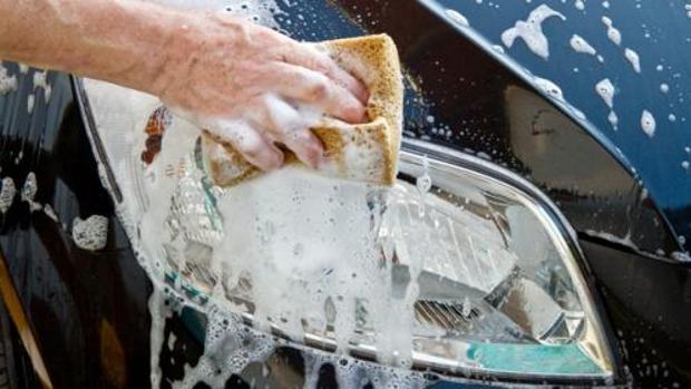 ¿Sabías que los coches autónomos tienen que lavarse a mano?